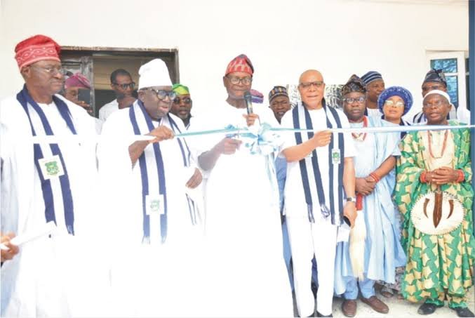 Pastor Femi Agagu, the Commissioner for Education, Science and Technology commissioning one of the various renovated classes done by Amb Godson Echegile at 50th AGM in the year 2022.